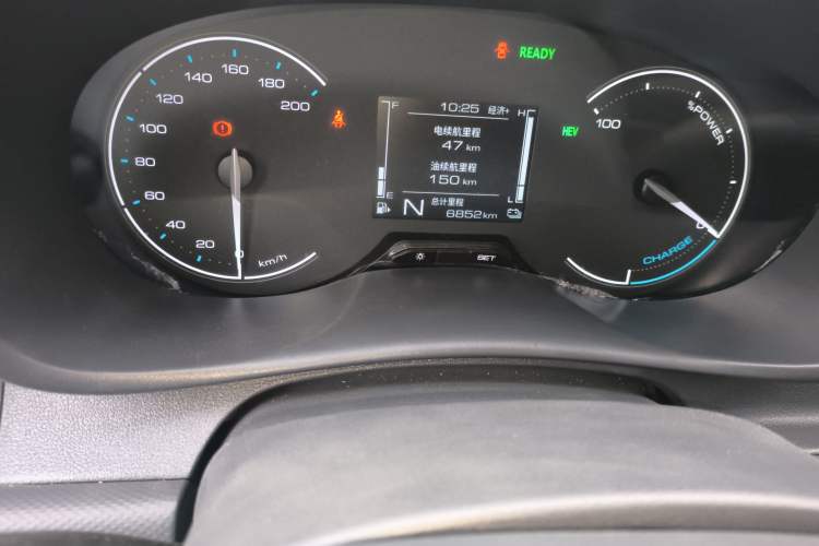 Used Wuling Hongguang New Energy 2025 Extended-Range Hybrid 50KM Comfort Version Odometer Close Up