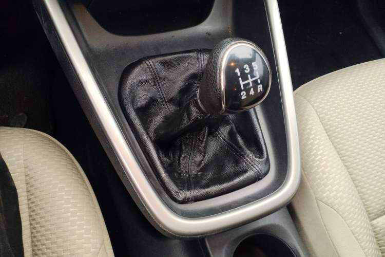 Used Ford Escort 2017 1.5L Manual Comfort Model Gear Lever