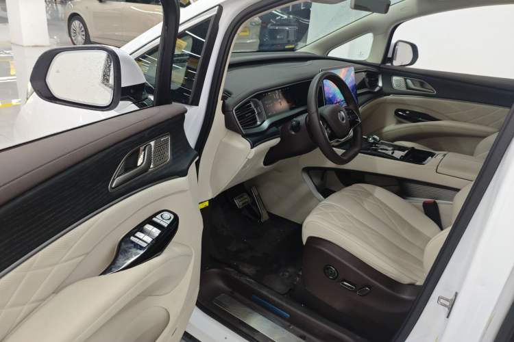 Used Denza D9 2025 EV Intelligent Driving Edition 600 Four-Wheel Drive Flagship Model Driver Seat