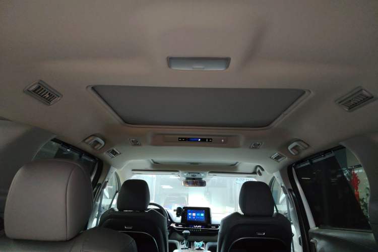 Used Toyota Granvia 2023 2.5L Hybrid Luxury Edition
