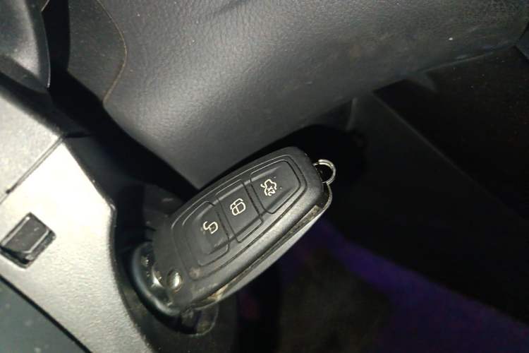 Used Ford Focus 2015 Hatchback 1.6L Automatic Fashion Edition Vehicle Key