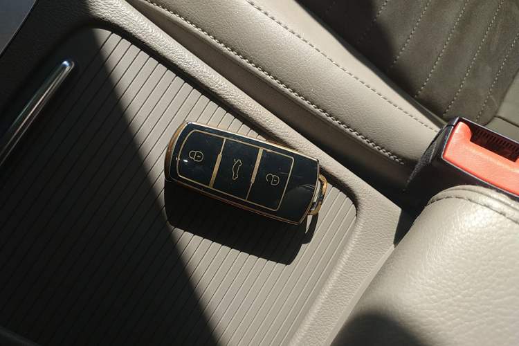 Used Volkswagen Magotan 2015 Facelift 1.8TSI Luxury Model Vehicle Key