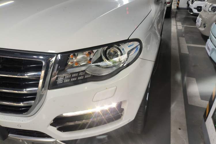 Used Haval H8 2015 2.0T Two-Wheel-Drive Luxury Version
