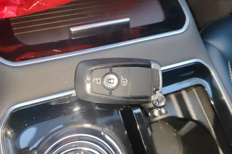 Used Ford Edge 2021 Facelifted PLUS EcoBoost 245 Two-Wheel Drive XLT 7-Seater Interior 1