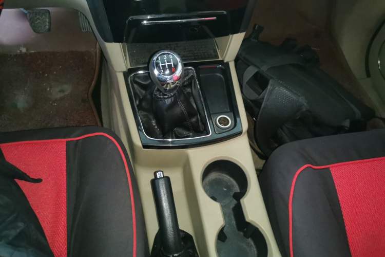 Used JMC Yusheng S350 2013 2.4T Two-Wheel-Drive Special Edition
