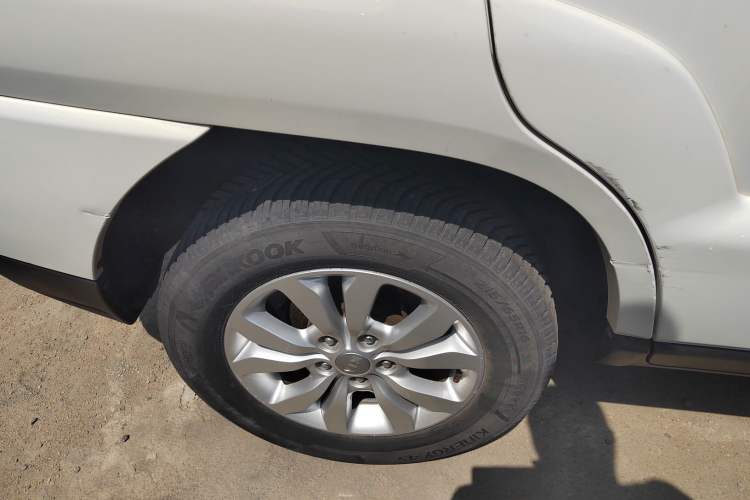 Used Kia Sportage 2013 2.0L Automatic Two-Wheel Drive GL Trim Right Rear Wheel Hub