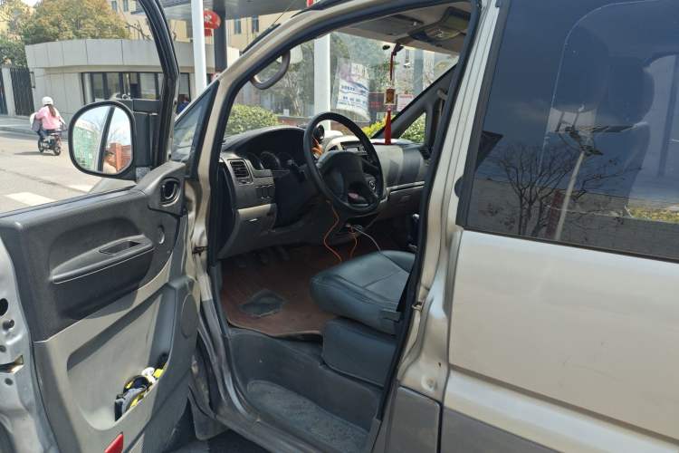 Used FORTHING Lingzhi 2013 M5 Q7 2.0L 7-Seater Long-Wheelbase Comfort Model Driver Seat