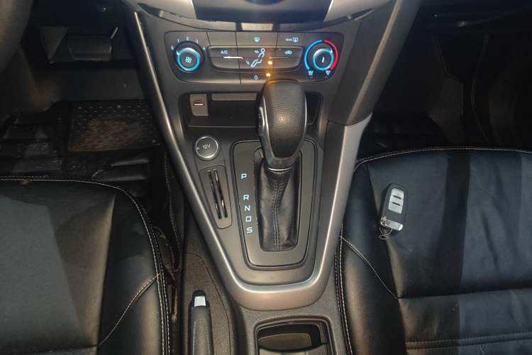 Used Ford Focus 2017 Hatchback 1.6L Automatic Comfort Plus SmartDrive Edition Gear Lever