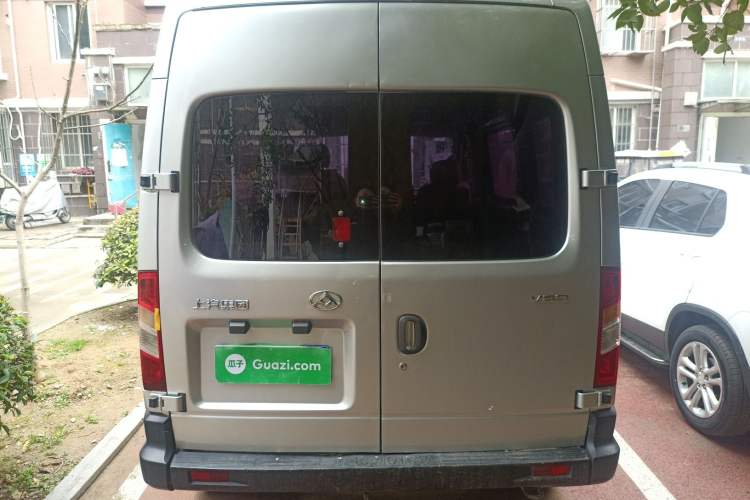 Used SAIC MAXUS Xintu V80 2019 2.5T Classic Edition 6-Speed Manual – Aoyuntong Modified Version Short Wheelbase Mid-Height Roof 5/6 Seats
