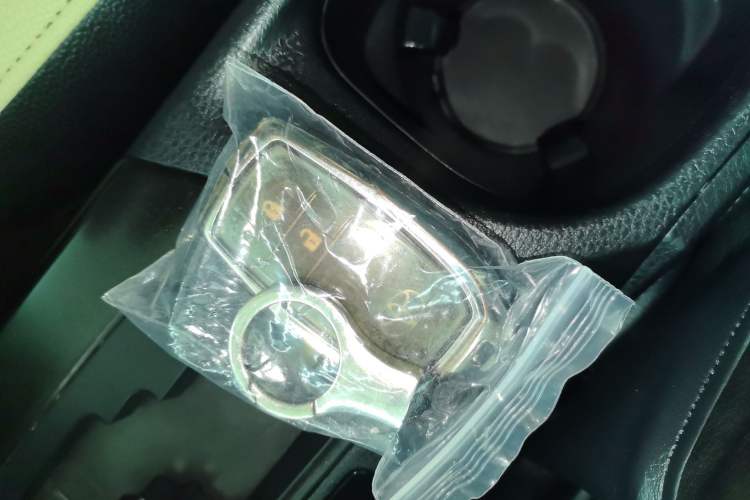 Used Toyota RAV4 2016 2.0L CVT Two-Wheel Drive Fashion Edition China V Standard Interior 1