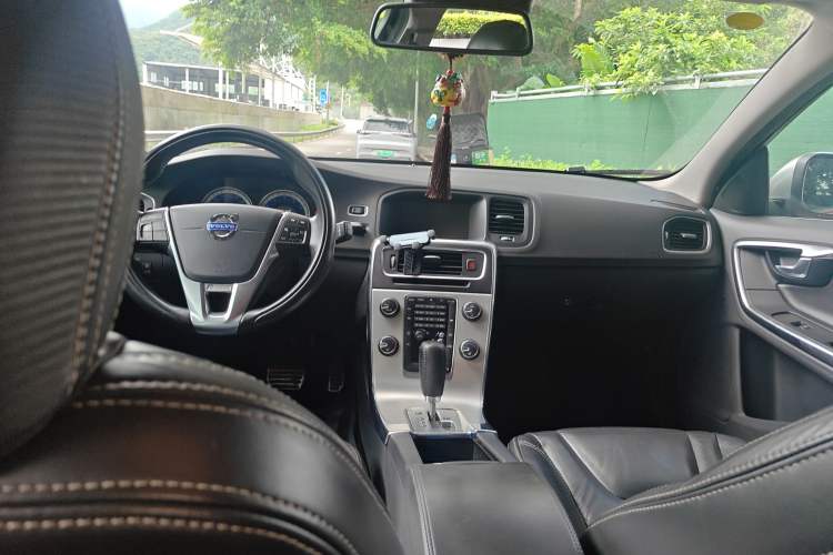 Used Volvo V60 2012 T6 AWD Sport Edition
