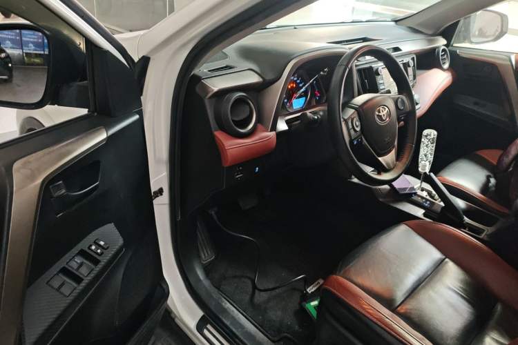 Used Toyota RAV4 2015 2.5L Automatic 4x4 Elite Edition Driver Seat