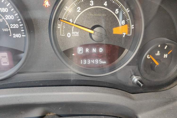 Used Jeep Patriot 2015 2.0L Sport Edition Odometer Close Up