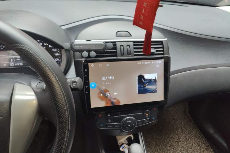 Used Nissan Tiida 2013 1.6L CVT Cool Cafe Edition Audio And AC Panel