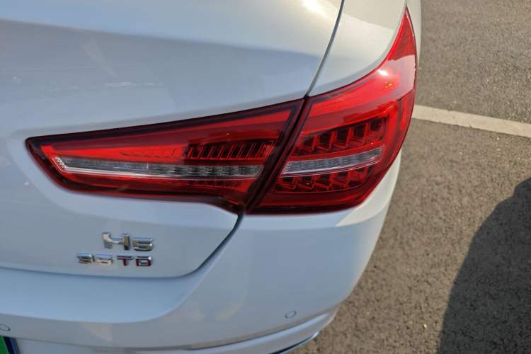 Used Hongqi H5 2020 1.8T Automatic Smart Connect Flagship Edition Right Rear Taillight