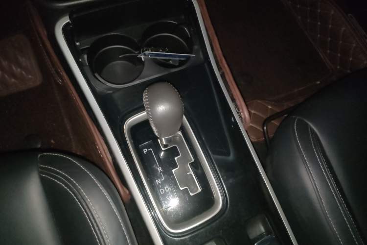 Used Mitsubishi Outlander 2020 2.0L Two-Wheel Drive Enjoyment Version 5 Seats Gear Lever