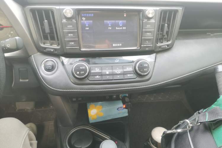 Used Toyota RAV4 2019 2.0L CVT Two-Wheel Drive Luxury Version China VI Standard