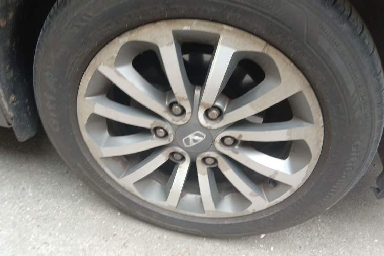 Used Huasong 7 2015 2.0T Automatic Luxury Model Right Front Wheel Hub