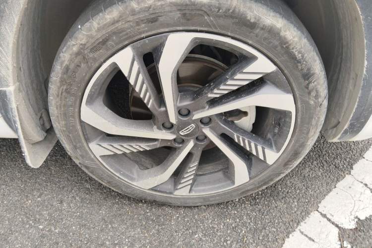 Used Geely Auto Monjaro L 2024 2.0TD High-Power Automatic Two-Wheel Drive Skyline Edition Right Front Wheel Hub