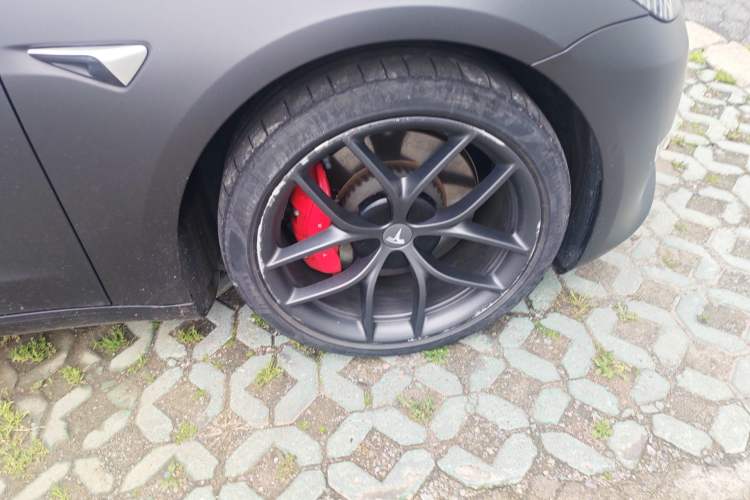 Used Tesla Model 3 2022 Performance High-Performance All-Wheel-Drive Version Right Front Wheel Hub