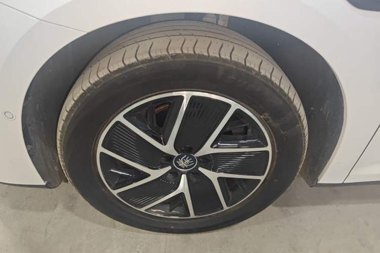 Used BYD Qin L 2025 DM-i Smart Drive 120KM Superior Model
