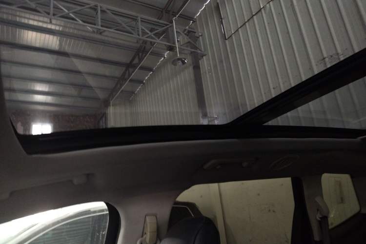 Used Ford Edge 2015 2.0T GTDi 4x4 High-Grade Model Headliner