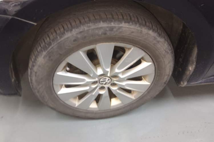 Used Volkswagen Lavida 2013 1.6L Manual Comfort Edition Left Front Wheel Hub