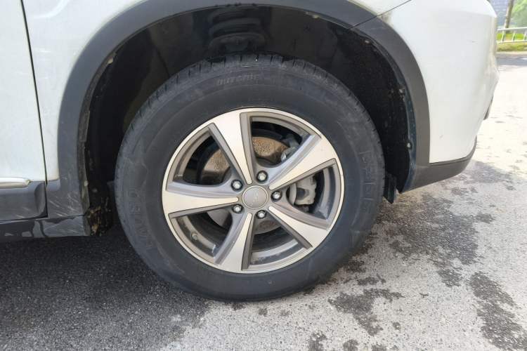 Used Haval H6 2015 Sport Edition 1.5T Manual Two-Wheel Drive Elite Model Right Front Wheel Hub