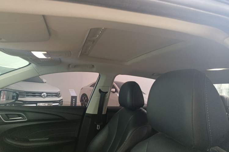 Used Roewe i5 2019 1.5L Automatic 4G Connected Linghao Flagship Edition