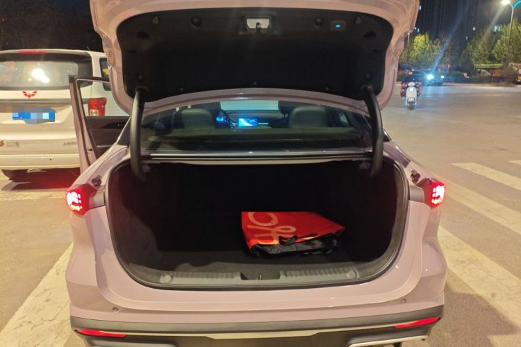 Used Geely Galaxy L6 2024 125km Creative Edition
