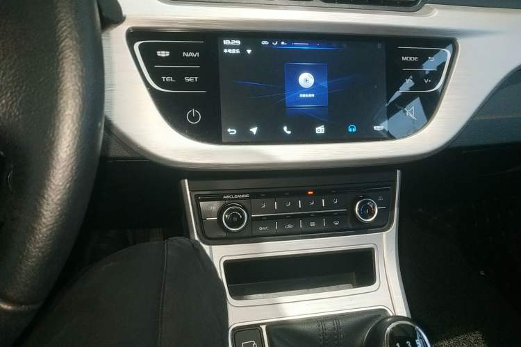 Used Geely Auto Vision 2019 Upgraded Model 1.5L Manual Luxury Version China VI Standard