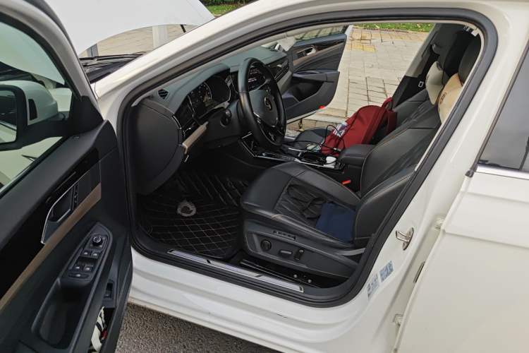 Used Volkswagen Passat New Energy 2020 430 PHEV Hybrid Luxury Edition China VI Standard Driver Seat