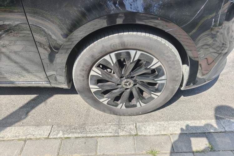 Used Mercedes-Benz V-Class 2024 V 300 Pilot Edition Right Front Wheel Hub