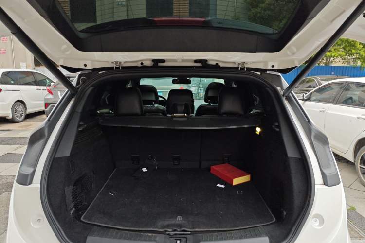 Used Lincoln MKC 2016 2.0T Four-Wheel Drive Prestige Edition Trunk