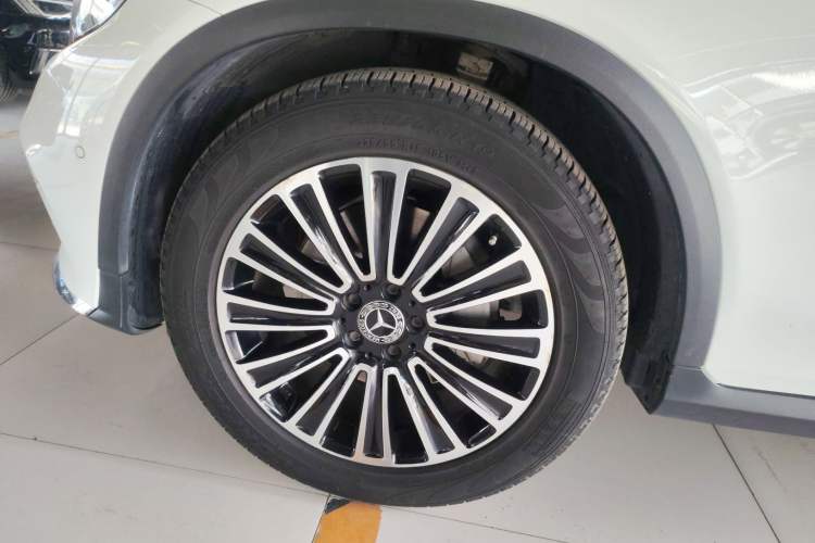Used Mercedes-Benz GLC 2018 GLC 260 4MATIC Dynamic Edition Exterior 4