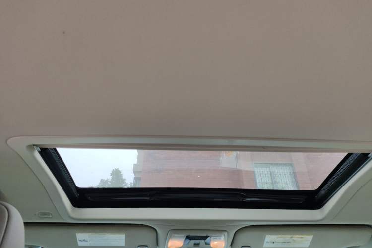 Used Toyota SIENNA 2019 3.5L Two-Wheel Drive XLE 7 Seats U.S. Specification
