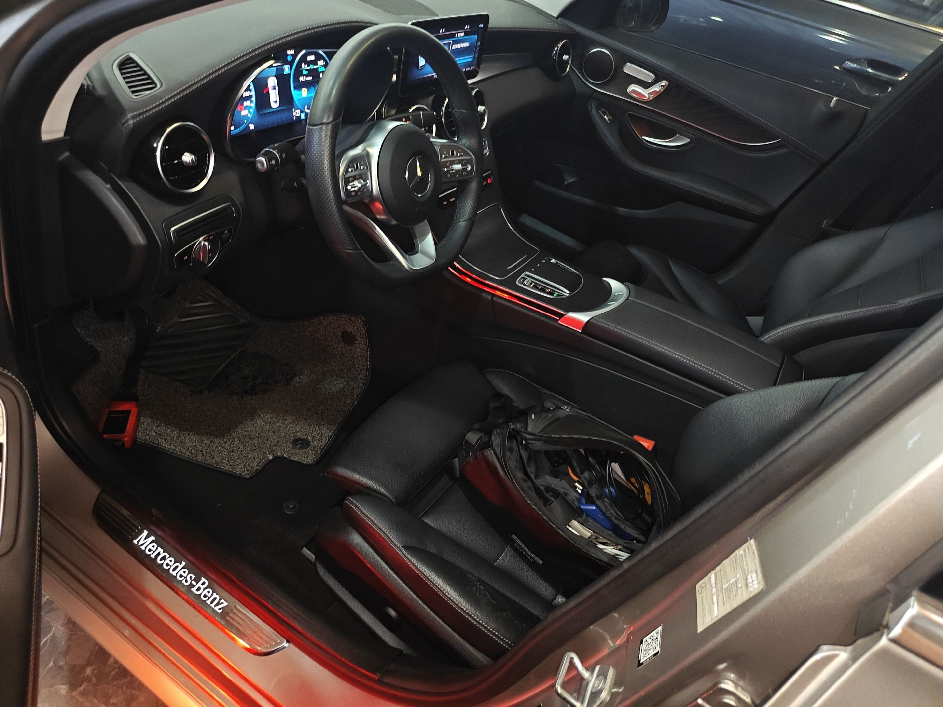 Переднее сиденье в автомобиле