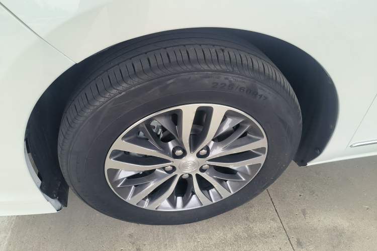 Used Buick GL8 2022 ES Landtrek 653T Comfort Edition Left Front Wheel Hub