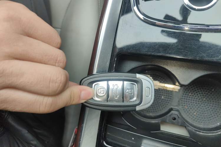 Used Hongqi H7 2013 2.0T Luxury Model
