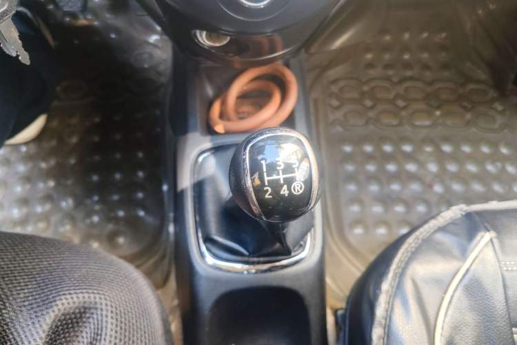 Used FAW Xiali N7 2013 1.3L Manual Comfort Model Gear Lever