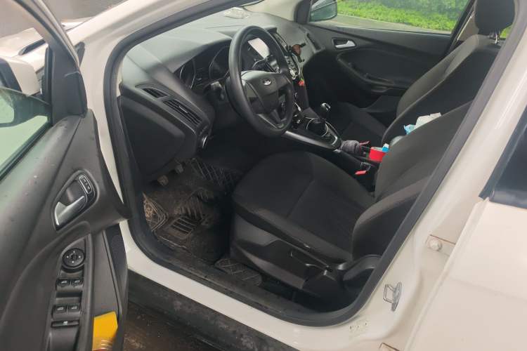 Used Ford Focus 2018 Hatchback Classic 1.6L Manual Comfort Plus SmartDrive Edition Driver Seat