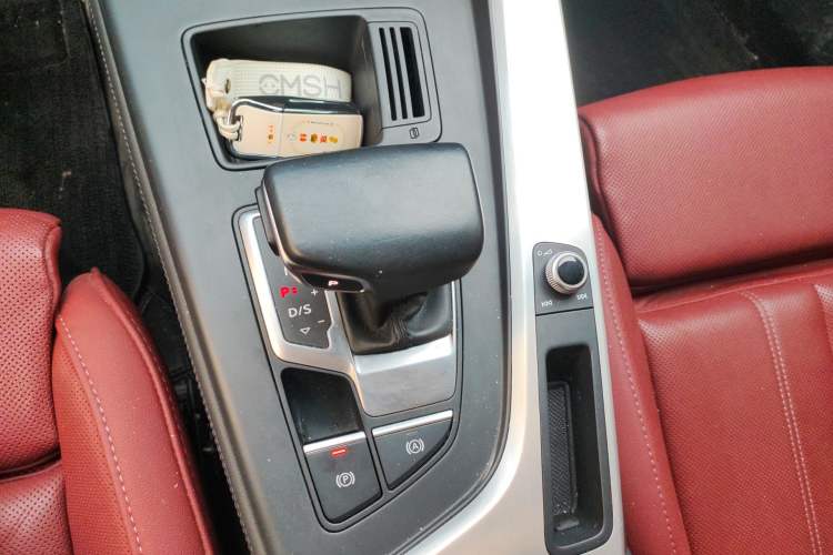 Used Audi A4L 2022 40 TFSI Luxury Dynamic Model Gear Lever