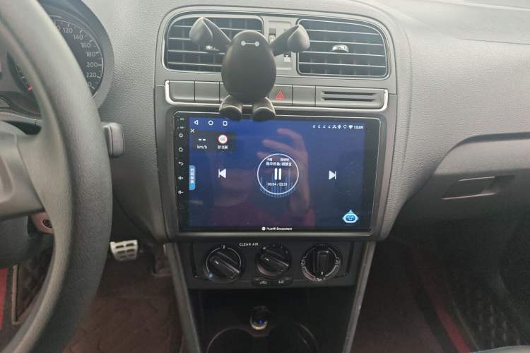 Used Volkswagen Polo 2016 1.4L Manual Fashion Model Audio And AC Panel