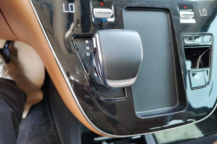 Used Hongqi HQ9 PHEV 2024 2.0T Four-Wheel Drive Business Edition
