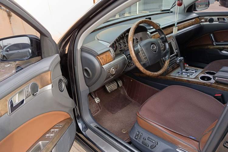 Used Volkswagen Phaeton 2012 4.2L Luxury Custom Edition Driver Seat