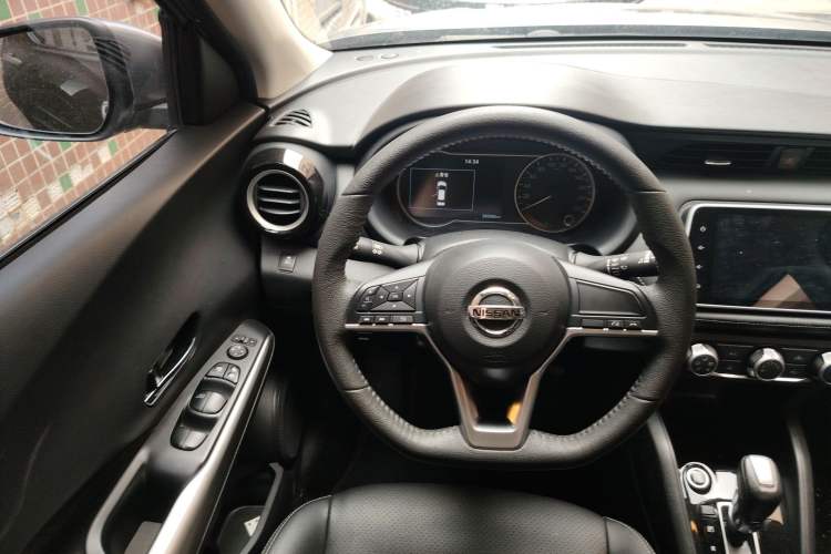 Used Nissan Kicks 2021 1.5L XV CVT Smart Connect Luxury Edition Steering Wheel