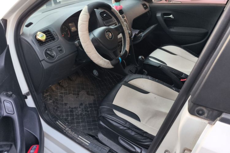 Used Volkswagen Polo 2016 1.4L Manual Fashion Model
