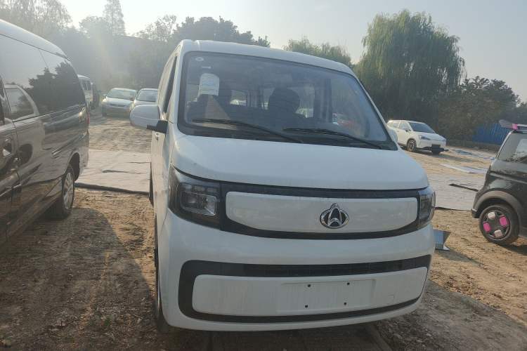 Used Chana Ruixing EM60 2025 Passenger Version Comfort Edition 6 Seats 300 km Range Side-Hinged Doors
