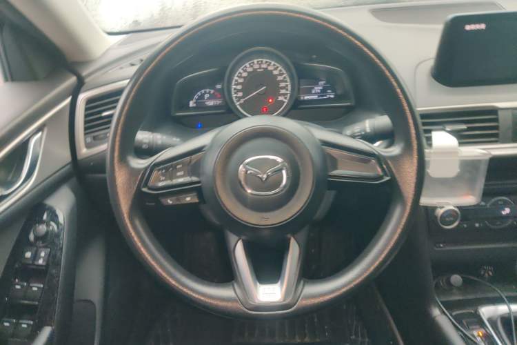 Used Mazda 3 Axela 2019 Cloud-Controlled Sedan 1.5L Automatic Luxury Model China VI Standard Steering Wheel