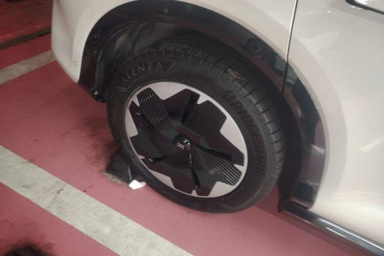 Used IM LS7 2023 90 kWh Elite Rear-Drive Version Exterior 5